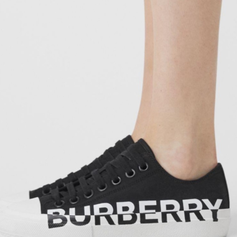 Burberry Larkhall Black Monogram Sneakers Sz 39 Excellent Condition